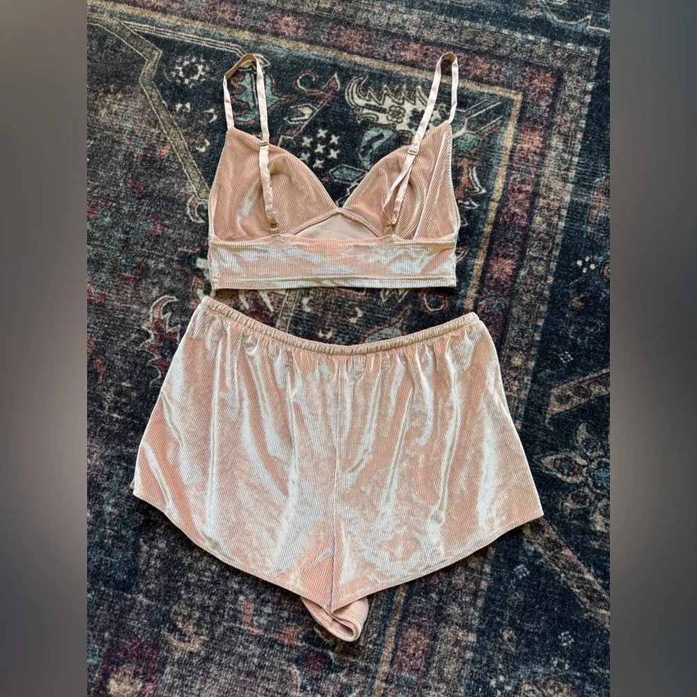 Victoria’s Secret lounge sleep pj’s Peach‎ Set crushed velvet bra shorts